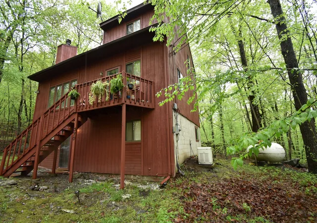 Photo 2 of Single family home for sale at 158 Saunders Dr, Bushkill, PA 18324 | MLS# PM-132525 | Listing updated on 2025-10-07