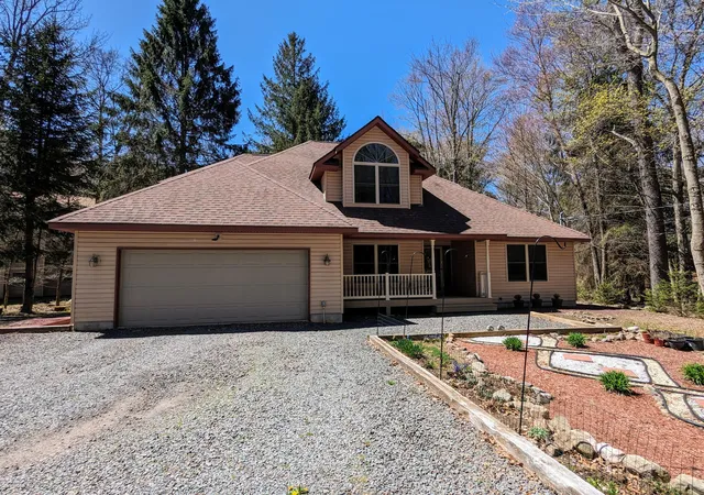 Photo 3 of Single family home for sale at 42 Wildflower Cir, Gouldsboro, PA 18424 | MLS# PM-131926 | Listing updated on 2025-08-08