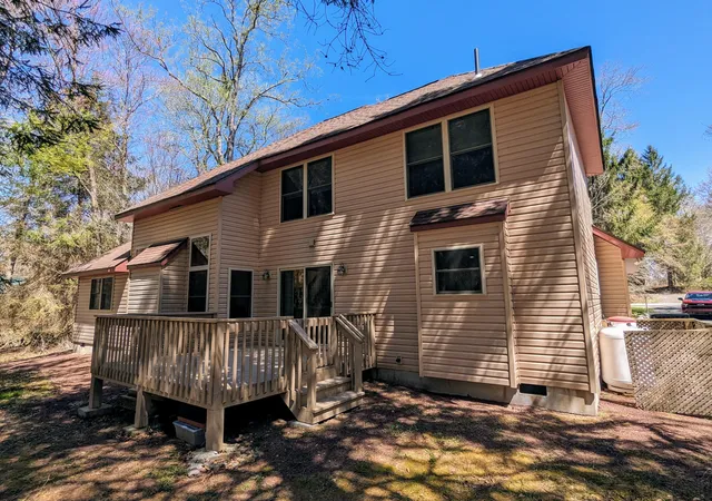 Photo 5 of Single family home for sale at 42 Wildflower Cir, Gouldsboro, PA 18424 | MLS# PM-131926 | Listing updated on 2025-08-08