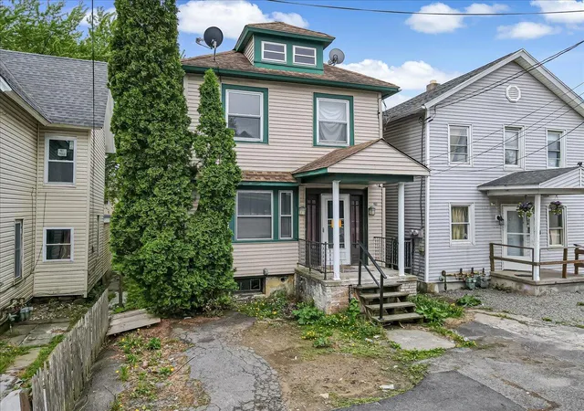 Photo 2 of Sale Pending at 231 Putnam St, Scranton, PA 18508 | MLS# PM-131931 | Listing updated on 2025-08-25