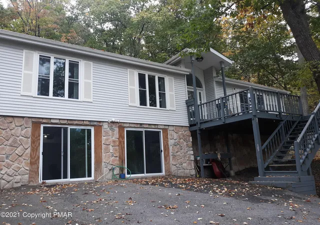 Photo 2 of Single family home for sale at 163 Radcliff Rd, Bushkill, PA 18324 | MLS# PM-132088 | Listing updated on 2025-10-03