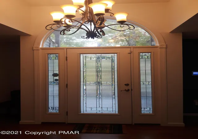 Photo 4 of Single family home for sale at 163 Radcliff Rd, Bushkill, PA 18324 | MLS# PM-132088 | Listing updated on 2025-10-03