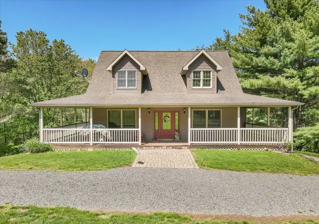 Photo 2 of Single family home for sale at 172 Golf Crse Rd, Sugarloaf, PA 18249 | MLS# PM-132141 | Listing updated on 2025-05-14
