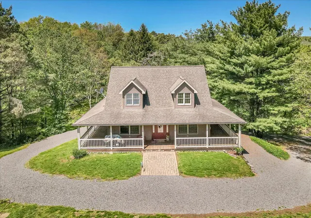 Photo 3 of Single family home for sale at 172 Golf Crse Rd, Sugarloaf, PA 18249 | MLS# PM-132141 | Listing updated on 2025-05-14