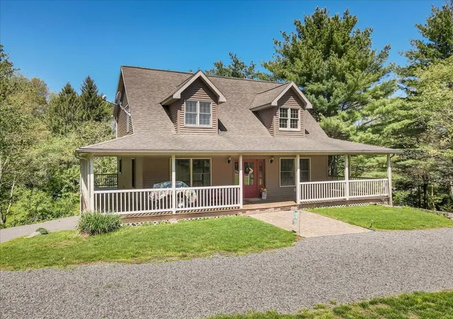 Photo 3 of Single family home for sale at 172 Golf Crse Rd, Sugarloaf, PA 18249 | MLS# PM-132141 | Listing updated on 2025-05-14