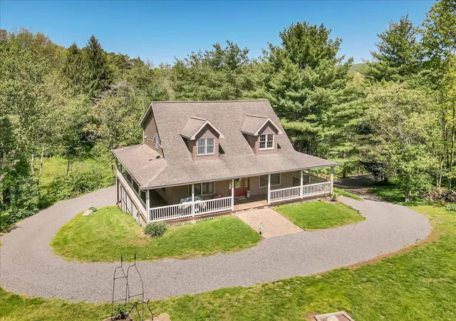 Photo 4 of Single family home for sale at 172 Golf Crse Rd, Sugarloaf, PA 18249 | MLS# PM-132141 | Listing updated on 2025-05-14