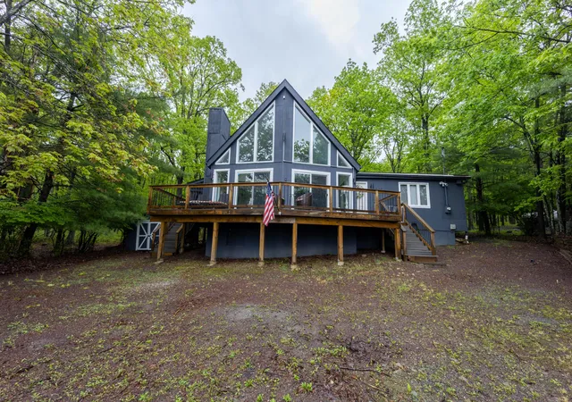 Photo 2 of Single family home for sale at 5135 E Woodbridge Dr, Bushkill, PA 18324 | MLS# PM-132201 | Listing updated on 2025-10-16
