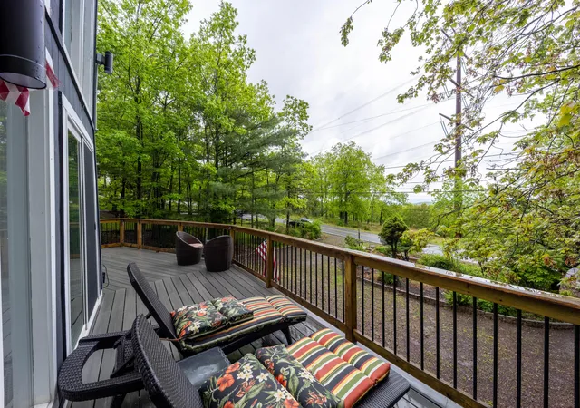 Photo 4 of Single family home for sale at 5135 E Woodbridge Dr, Bushkill, PA 18324 | MLS# PM-132201 | Listing updated on 2025-10-16