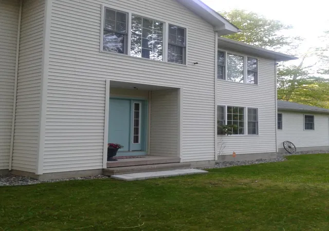 Photo 4 of Single family home for sale at 2852 Oak View Ln, Tobyhanna, PA 18466 | MLS# PM-132314 | Listing updated on 2025-08-14