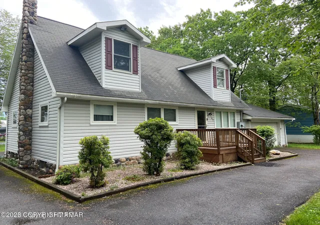 Photo 1 of Single family home for sale at 147 Summit Ave, Pocono Summit, PA 18346 | MLS# PM-137585 | Listing updated on 2025-12-04