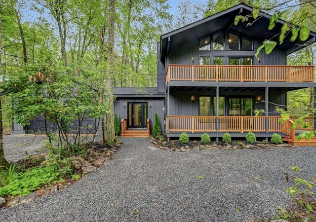 Photo 2 of Single family home for sale at 3200 Paul Bunyan Trl, Pocono Pines, PA 18350 | MLS# PM-132744 | Listing updated on 2025-09-23