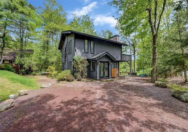 3rd image of 6206 Lakeview Dr, Pocono Pines, PA 18350 | MLS# PM-132736