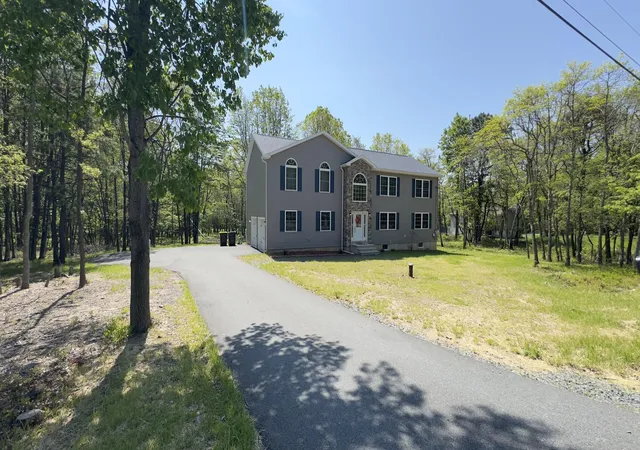 Photo 4 of Single family home for sale at 2292 Bismark Rd, Blakeslee, PA 18610 | MLS# PM-132946 | Listing updated on 2025-08-26