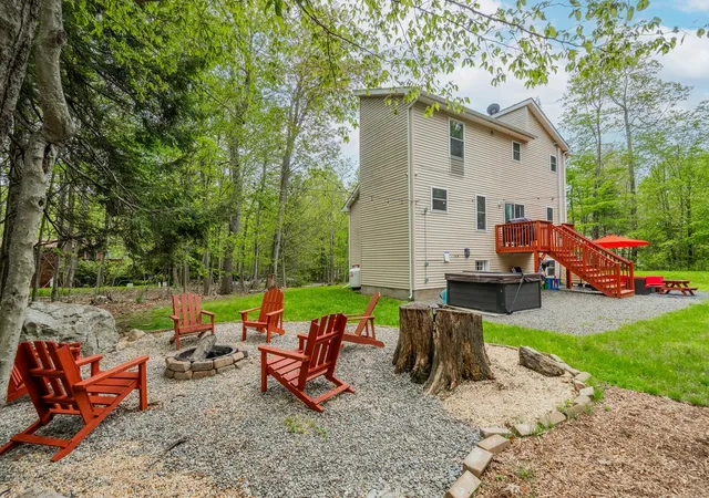 Photo 4 of Single family home for sale at 417 Roosevelt Ln, Tobyhanna, PA 18466 | MLS# PM-133007 | Listing updated on 2025-09-26