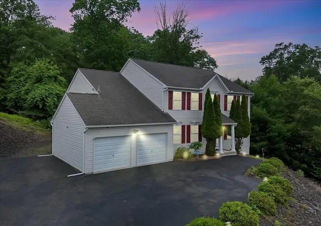 Photo 1 of Single family home for sale at 706 Franklin Ct, East Stroudsburg, PA 18302 | MLS# PM-133261 | Listing updated on 2025-10-09