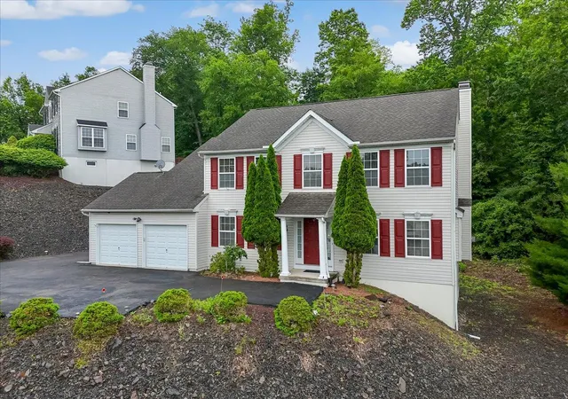 Photo 2 of Single family home for sale at 706 Franklin Ct, East Stroudsburg, PA 18302 | MLS# PM-133261 | Listing updated on 2025-10-09