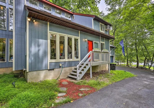 Photo 3 of Sale Pending at 348 Fernwood Dr, East Stroudsburg, PA 18301 | MLS# PM-133702 | Listing updated on 2025-12-12