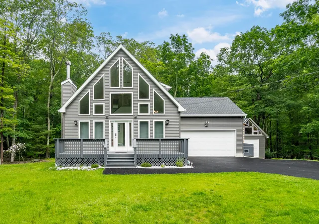 Photo 2 of Single family home for sale at 4130 Mill Creek Dr, Cresco, PA 18326 | MLS# PM-133297 | Listing updated on 2026-01-04