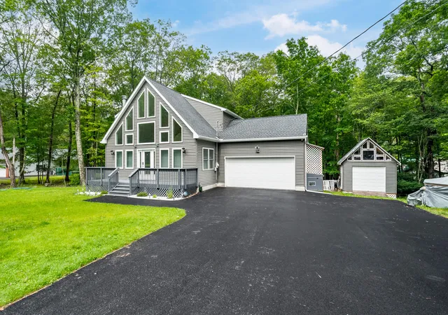 Photo 3 of Single family home for sale at 4130 Mill Creek Dr, Cresco, PA 18326 | MLS# PM-133297 | Listing updated on 2026-01-04