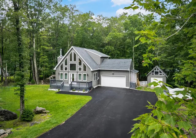 Photo 3 of Single family home for sale at 4130 Mill Creek Dr, Cresco, PA 18326 | MLS# PM-133297 | Listing updated on 2026-01-04