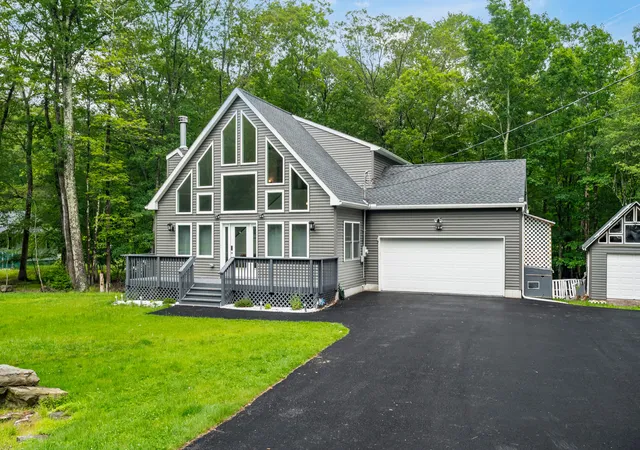 Photo 4 of Single family home for sale at 4130 Mill Creek Dr, Cresco, PA 18326 | MLS# PM-133297 | Listing updated on 2026-01-04