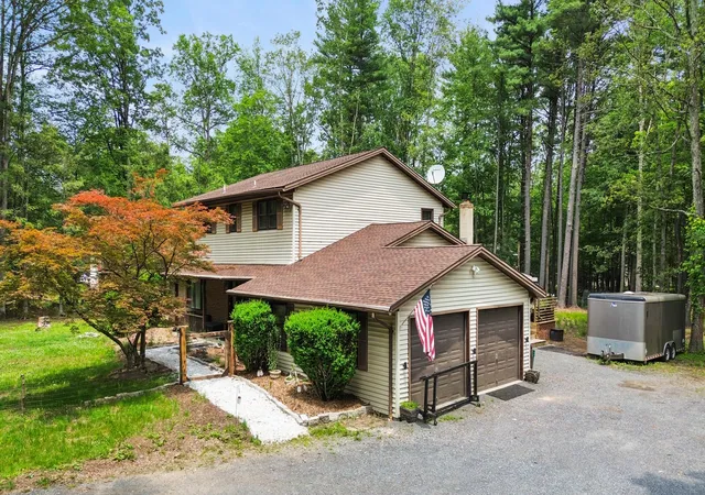 Photo 2 of Single family home for sale at 150 Longwoods Dr, Saylorsburg, PA 18353 | MLS# PM-133390 | Listing updated on 2025-07-17