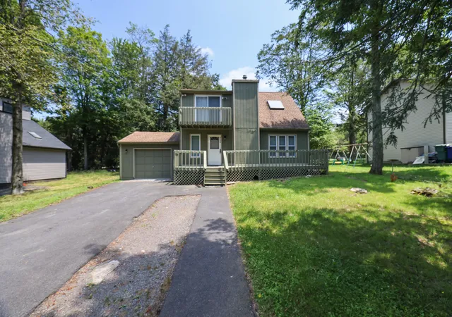 Photo 2 of Single family home for sale at 3055 Briarwood Dr, Tobyhanna, PA 18466 | MLS# PM-133728 | Listing updated on 2025-09-27
