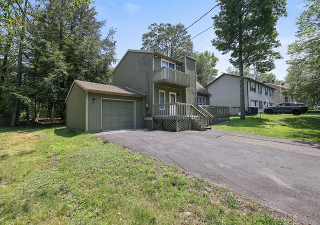 Photo 2 of Single family home for sale at 3055 Briarwood Dr, Tobyhanna, PA 18466 | MLS# PM-133728 | Listing updated on 2025-09-27