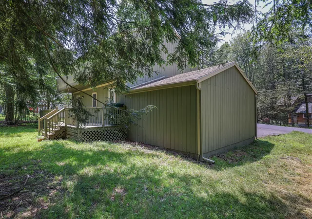 Photo 3 of Single family home for sale at 3055 Briarwood Dr, Tobyhanna, PA 18466 | MLS# PM-133728 | Listing updated on 2025-09-27