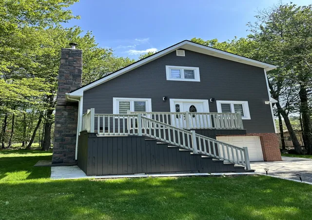 Photo 3 of Single family home for sale at 1173 Tree Top Dr Dr, Tobyhanna, PA 18466 | MLS# PM-133383 | Listing updated on 2025-12-04