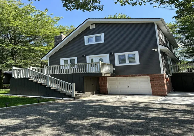 Photo 4 of Single family home for sale at 1173 Tree Top Dr Dr, Tobyhanna, PA 18466 | MLS# PM-133383 | Listing updated on 2025-12-04