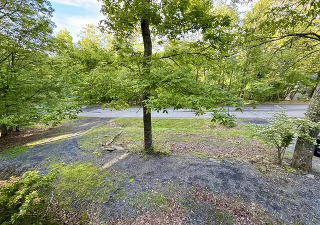 Photo 4 of Single family home for sale at 119 Sterling Cir, Bushkill, PA 18324 | MLS# PM-133404 | Listing updated on 2025-09-29