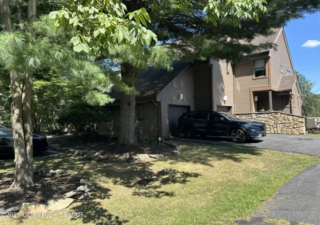 2nd image of 41 Sky View Dr #D, East Stroudsburg, PA 18302 | MLS# PM-134700