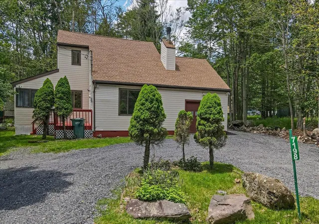 Homes for sale in Tobyhanna, PA | 7198 Rimrock Dr, Tobyhanna, PA 18466 | MLS# PM-133532