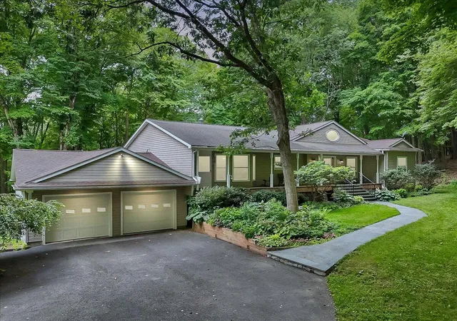 Photo 1 of Single family home for sale at 4018 Manor Dr, Stroudsburg, PA 18360 | MLS# PM-133582 | Listing updated on 2025-09-16