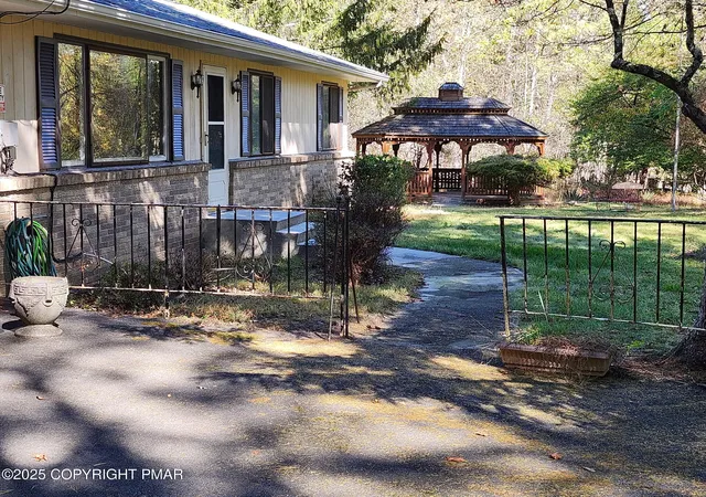 Photo 4 of Single family home for sale at 507 Black Oak Dr, Tannersville, PA 18372 | MLS# PM-133590 | Listing updated on 2025-11-02