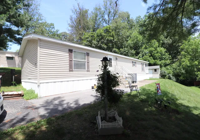 Photo 1 of Manufactured home for sale at 6313 Nisbet Ct, Slatington, PA 18080 | MLS# PM-133759 | Listing updated on 2025-10-18