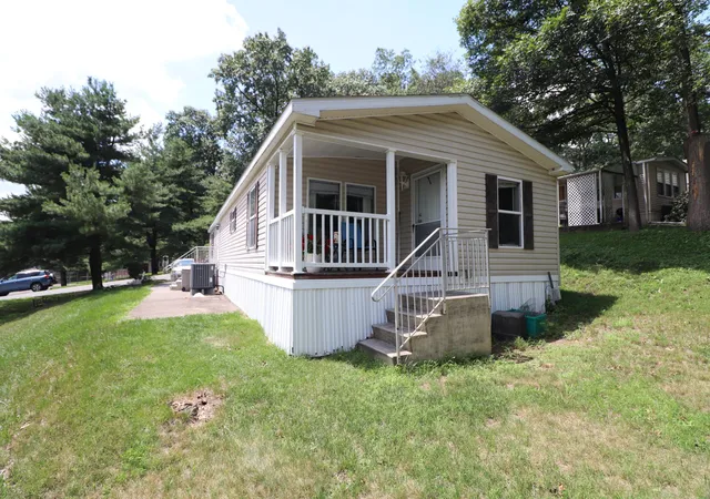 Photo 3 of Manufactured home for sale at 6313 Nisbet Ct, Slatington, PA 18080 | MLS# PM-133759 | Listing updated on 2025-10-18