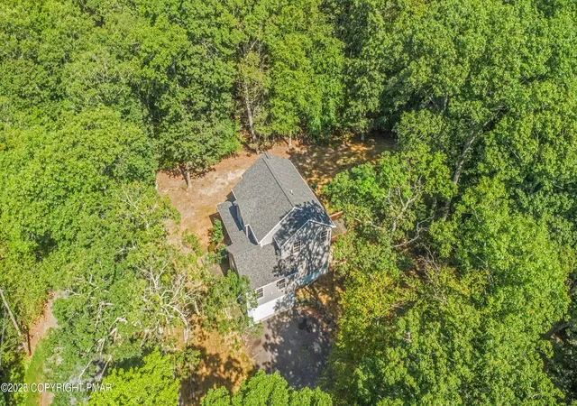 Photo 4 of Single family home for sale at 2117 Owl Pass, Bushkill, PA 18324 | MLS# PM-135088 | Listing updated on 2025-12-05