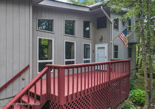 Photo 2 of Single family home for sale at 130 Surrey Dr, Hawley, PA 18428 | MLS# PM-134116 | Listing updated on 2025-12-30