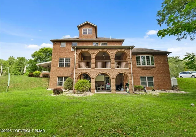 Photo 3 of Single family home for sale at 118 Chris Ali State Pl, East Stroudsburg, PA 18302 | MLS# PM-134453 | Listing updated on 2025-12-18