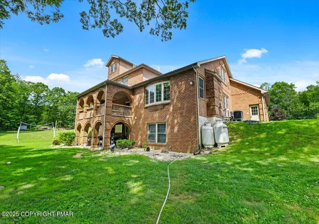 Photo 4 of Single family home for sale at 118 Chris Ali State Pl, East Stroudsburg, PA 18302 | MLS# PM-134453 | Listing updated on 2025-12-18