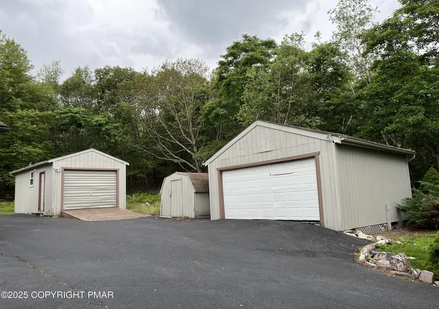 Photo 3 of Single family home for sale at 158 Kiowa Ln, Albrightsville, PA 18210 | MLS# PM-134082 | Listing updated on 2025-07-19