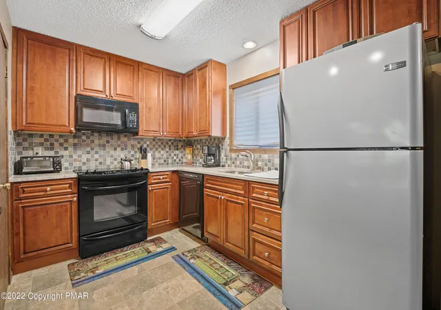 Homes for sale in Tannersville, PA | 54 Slalom Way, Tannersville, PA 18372 | MLS# PM-134048