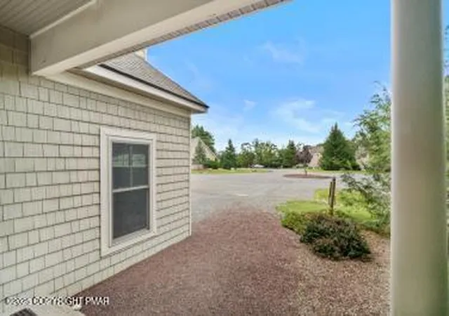 Photo 4 of Single family home for sale at 176 Hawthorne Ct, Tannersville, PA 18372 | MLS# PM-134077 | Listing updated on 2025-09-23