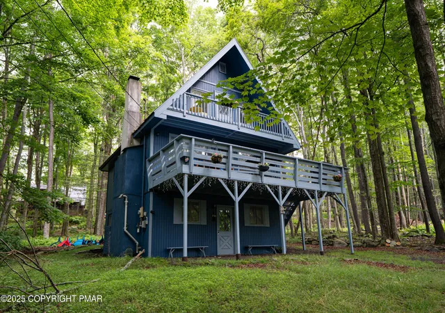 Photo 3 of Single family home for sale at 107 W Creek View Dr, Gouldsboro, PA 18424 | MLS# PM-134089 | Listing updated on 2025-12-02