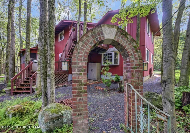 Photo 4 of Single family home for sale at 239 Tepee Dr, Pocono Lake, PA 18347 | MLS# PM-134146 | Listing updated on 2025-10-01