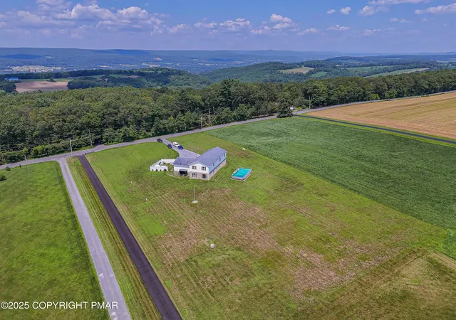 Listing Photo 2 - Condo for sale in building located at 2609 Municipal Rd, LEHIGHTON, PA 18235 - Unit #