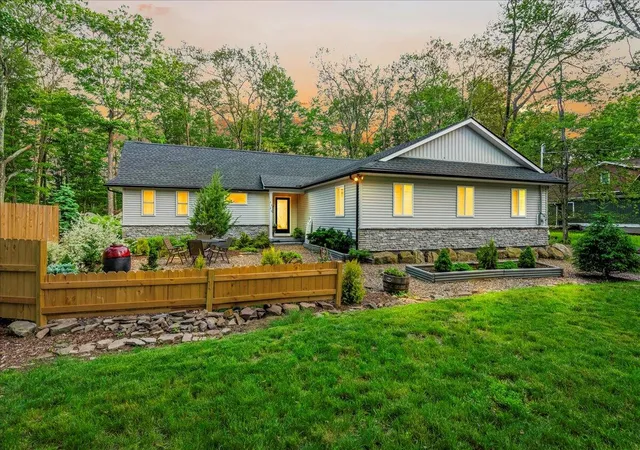 Photo 2 of Single family home for sale at 4426 Skyline Dr, Canadensis, PA 18325 | MLS# PM-134389 | Listing updated on 2025-09-26