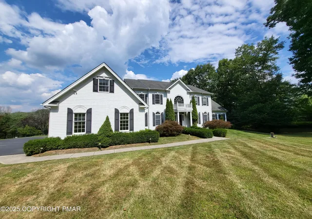 Photo 2 of Single family home for sale at 229 Rising Meadow Wy, East Stroudsburg, PA 18302 | MLS# PM-134442 | Listing updated on 2026-02-20